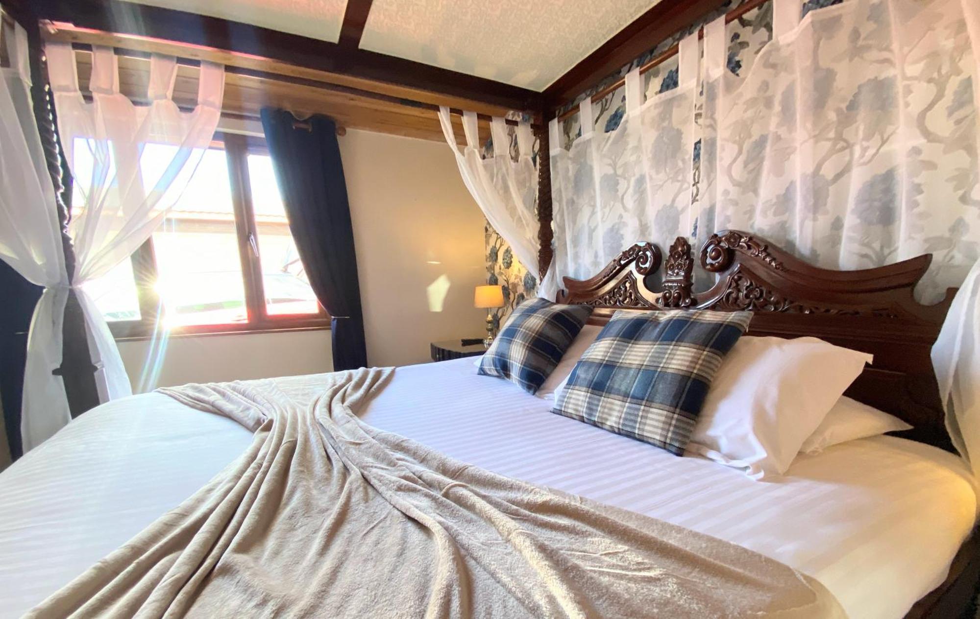 Villa Lomond 5 With Private Hot Tub - Fife - Loch Leven - Lomond Hills - Pet Friendly Kelty Exterior foto