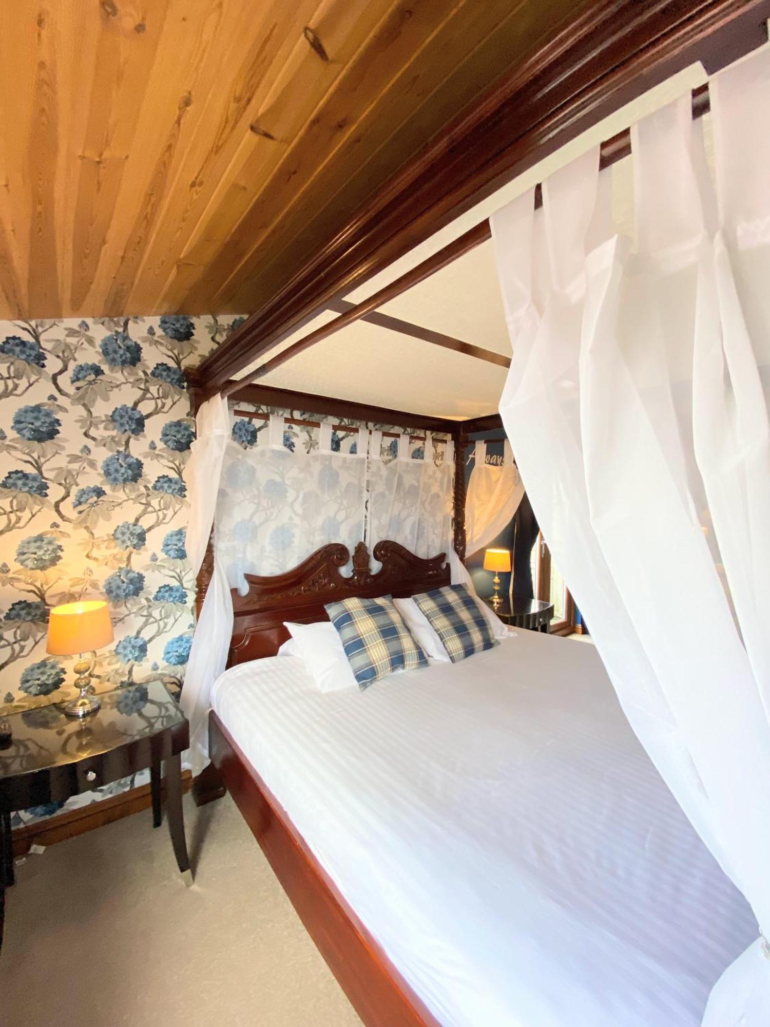 Villa Lomond 5 With Private Hot Tub - Fife - Loch Leven - Lomond Hills - Pet Friendly Kelty Exterior foto