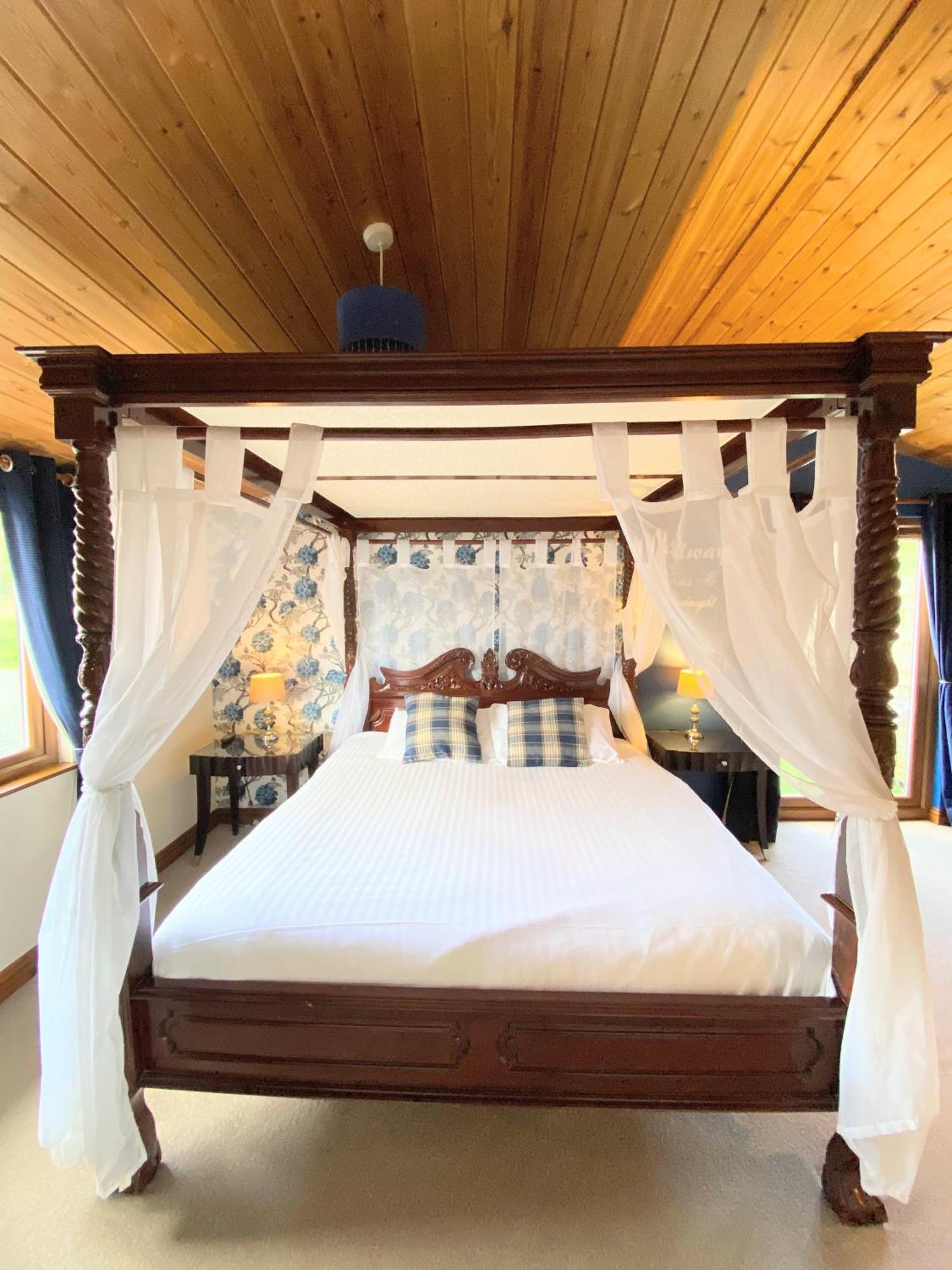 Villa Lomond 5 With Private Hot Tub - Fife - Loch Leven - Lomond Hills - Pet Friendly Kelty Exterior foto
