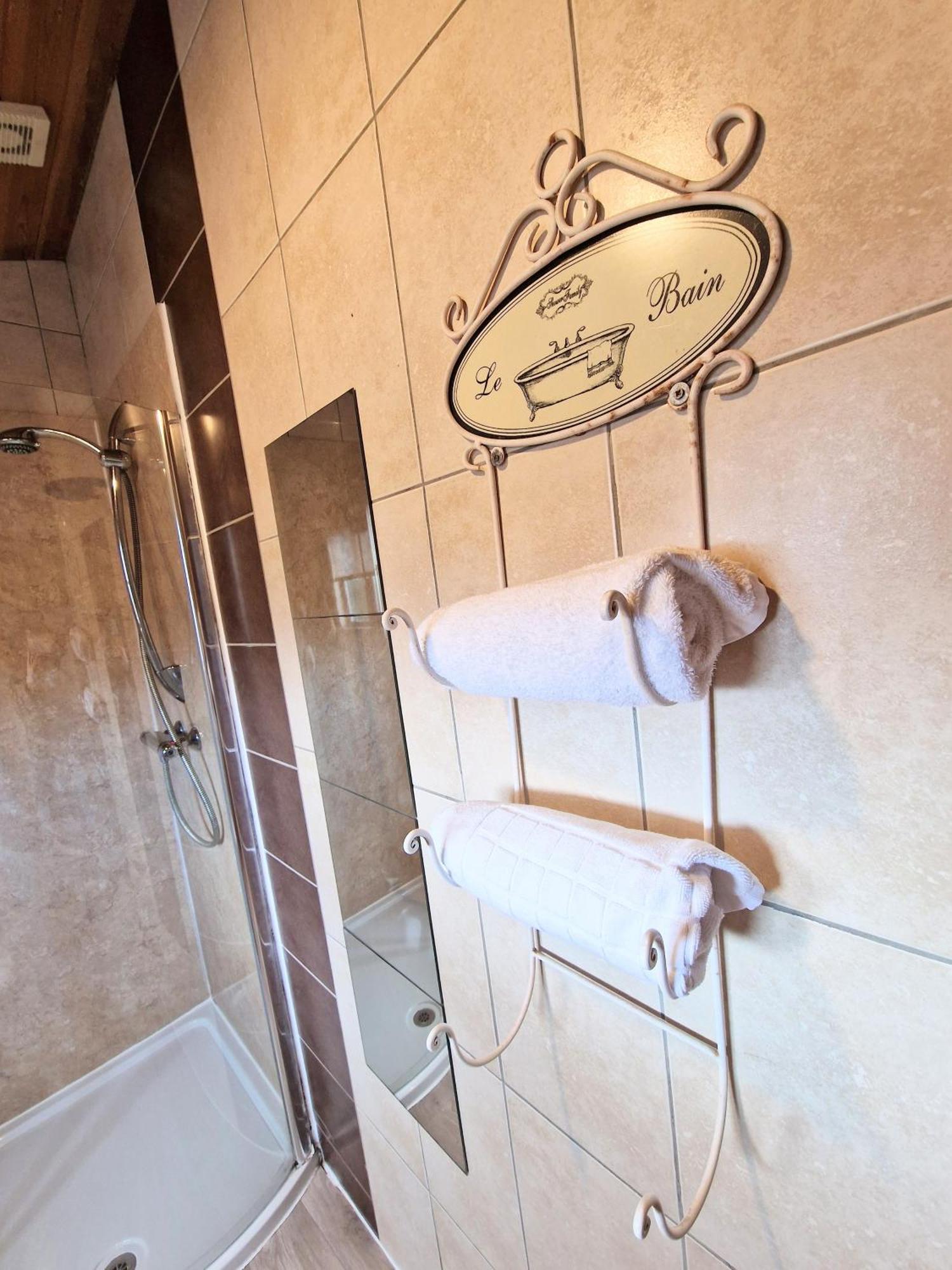 Villa Lomond 5 With Private Hot Tub - Fife - Loch Leven - Lomond Hills - Pet Friendly Kelty Exterior foto