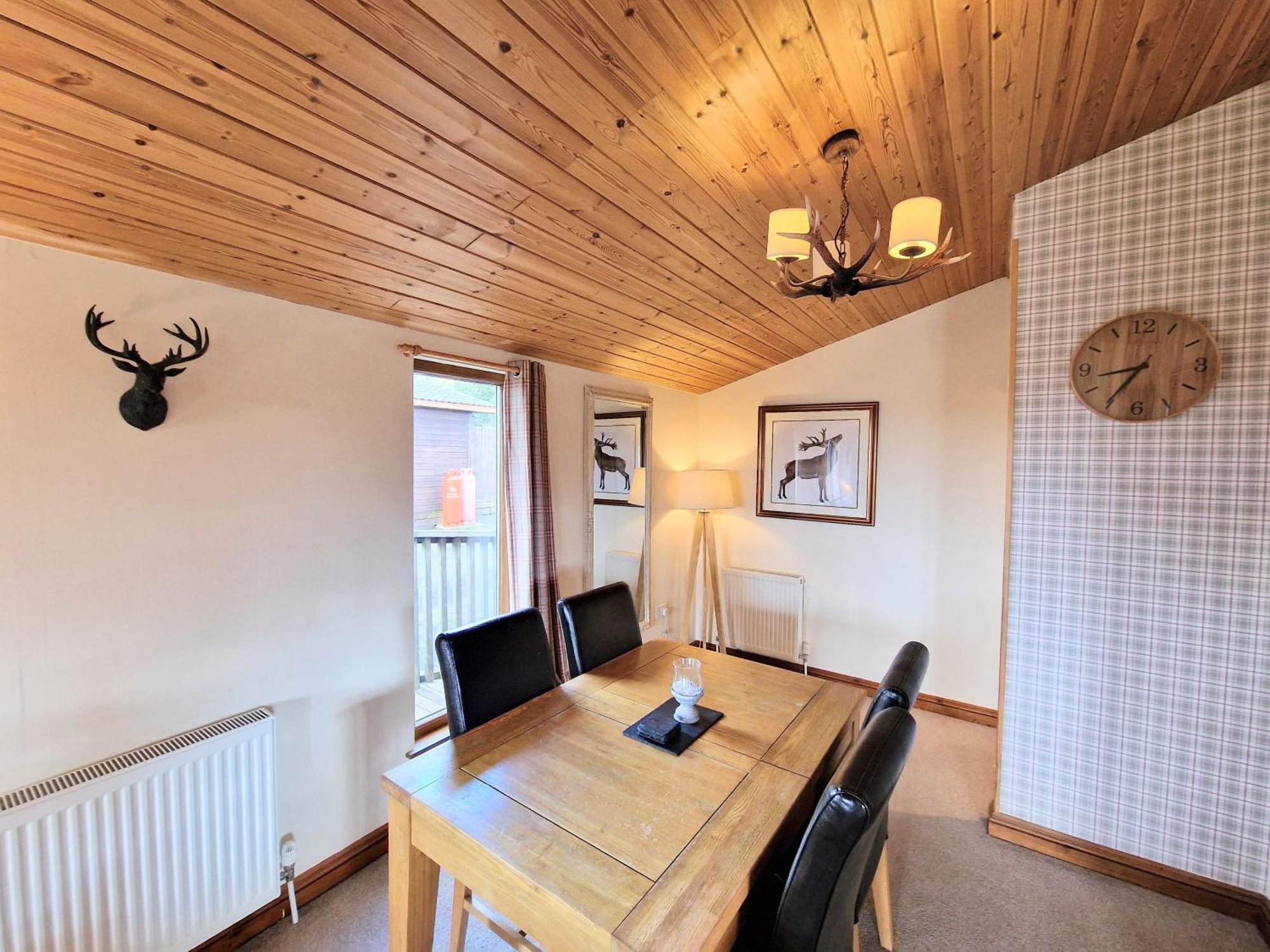 Villa Lomond 5 With Private Hot Tub - Fife - Loch Leven - Lomond Hills - Pet Friendly Kelty Exterior foto