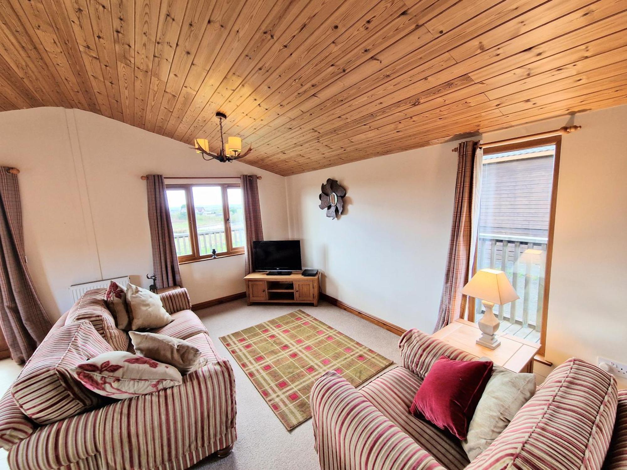 Villa Lomond 5 With Private Hot Tub - Fife - Loch Leven - Lomond Hills - Pet Friendly Kelty Exterior foto